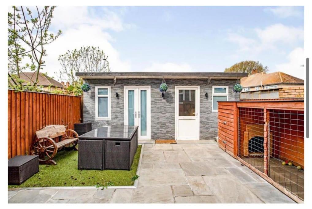 2 Bed - Walking Distance To Harry Potter Studio Watford  Dış mekan fotoğraf